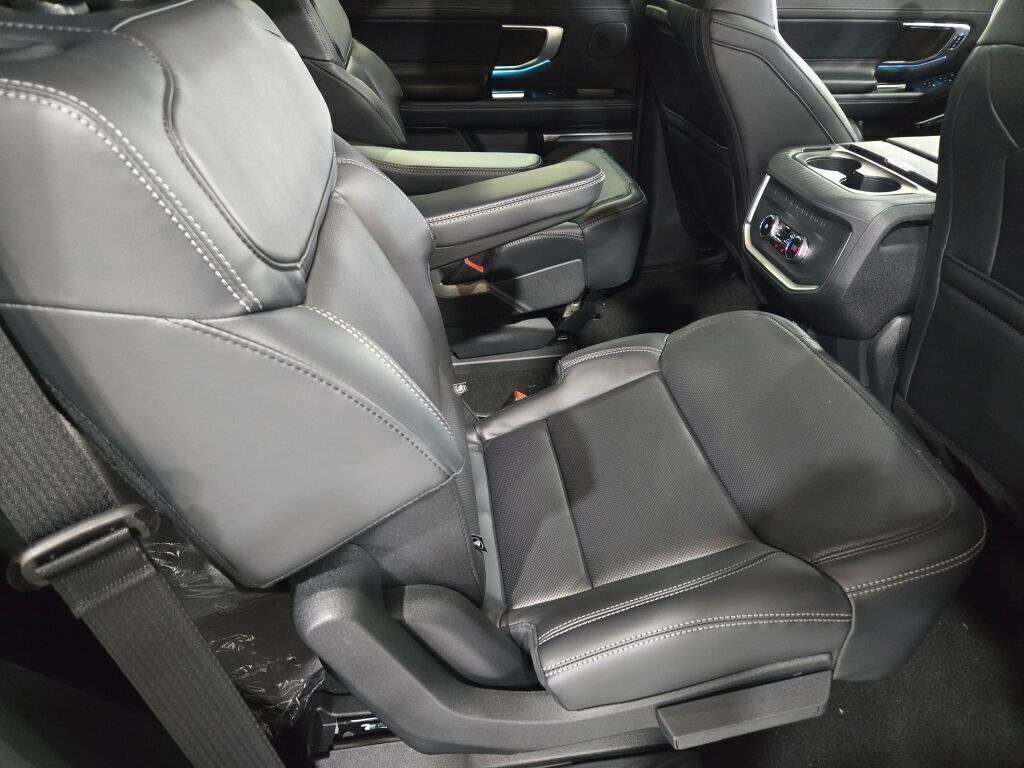 New 2025 Ford Expedition Platinum w/ Stealth Performance Package image 10
