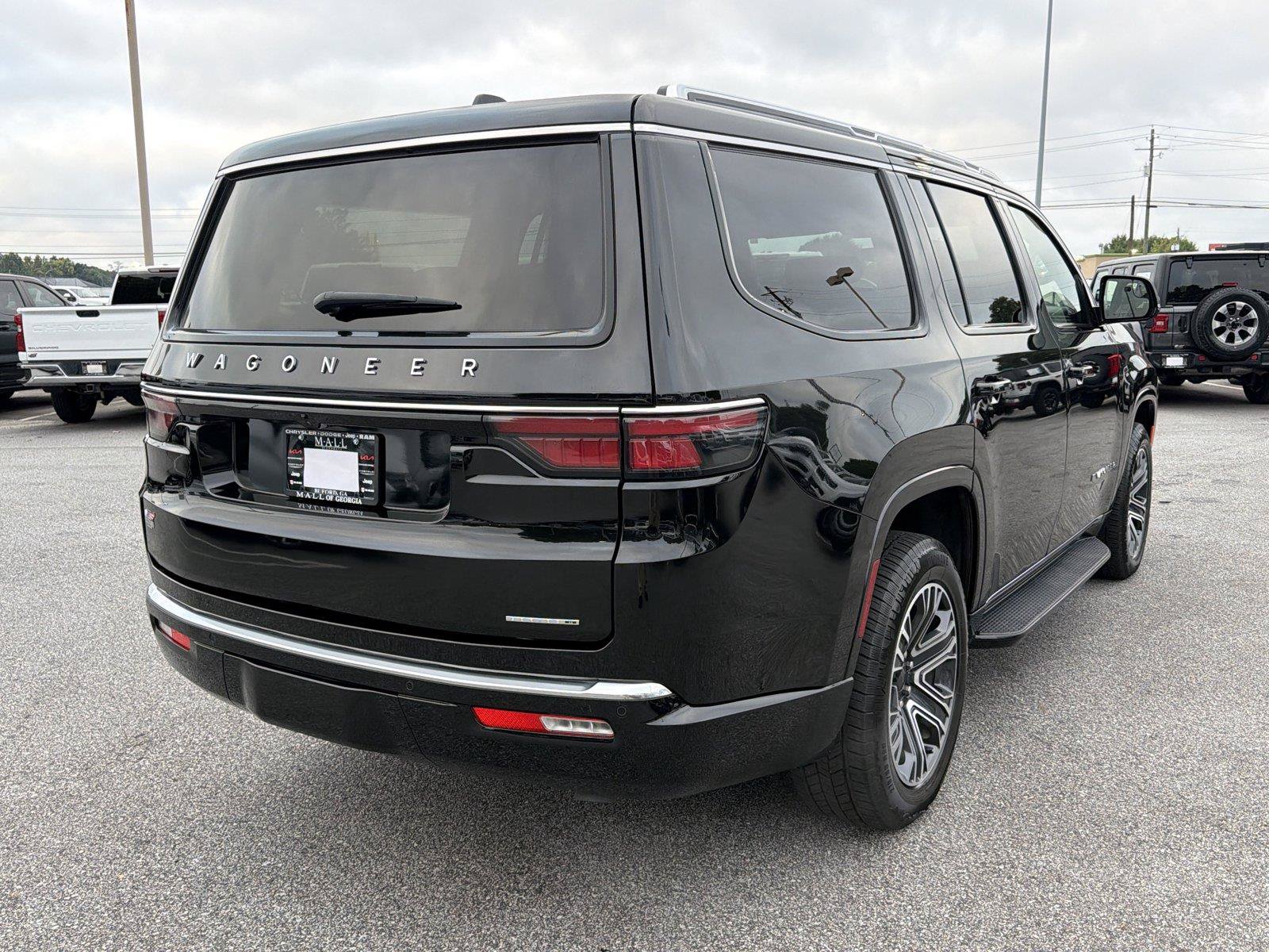 Used 2024 Jeep Wagoneer Series II w/ Flexible Seating Group RWD image 5