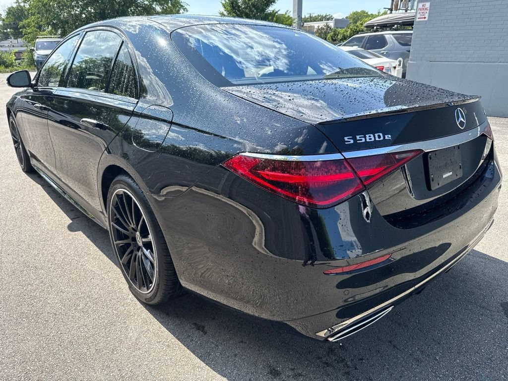 Used 2023 Mercedes-Benz S 580e 4MATIC Sedan image 3