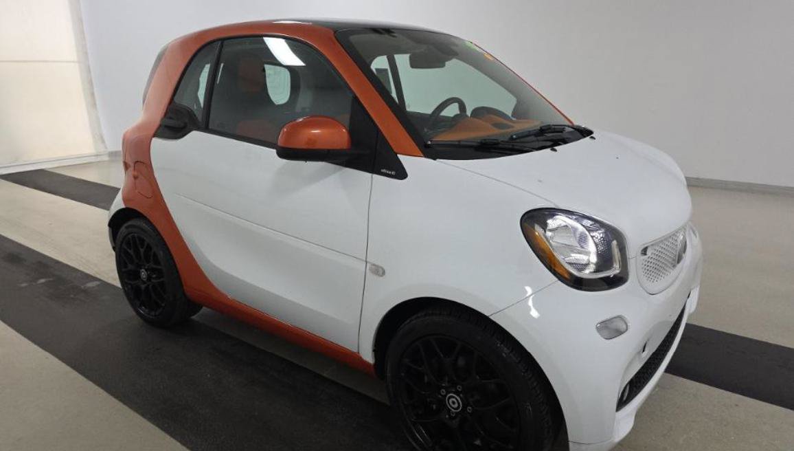 Used 2016 smart fortwo passion w/ Edition #1 Package RWD image 3