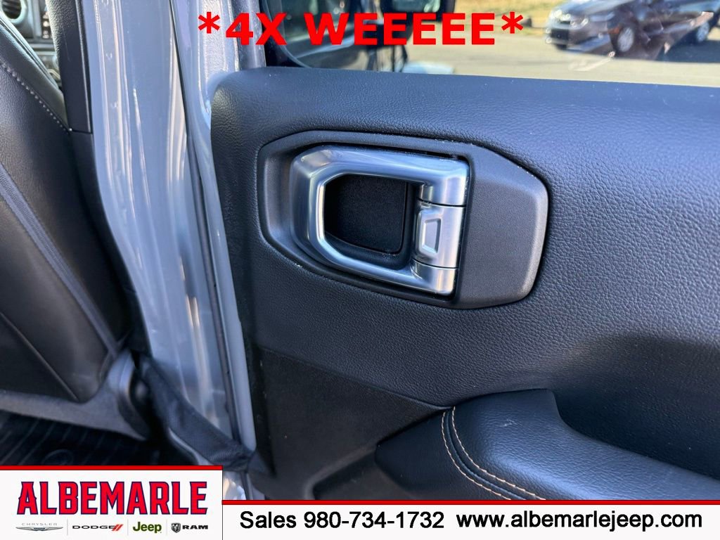 Used 2022 Jeep Wrangler Unlimited Sahara image 35