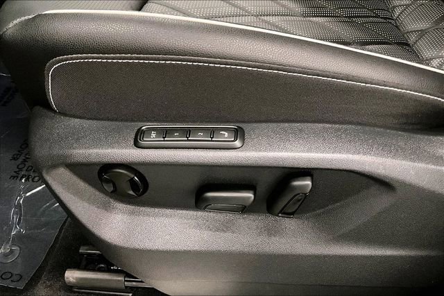 Used 2025 Volkswagen Atlas SEL Premium R-Line image 32