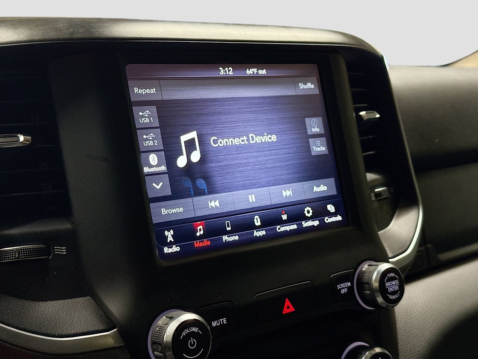 Used 2020 RAM 1500 Big Horn AWD/4WD image 18