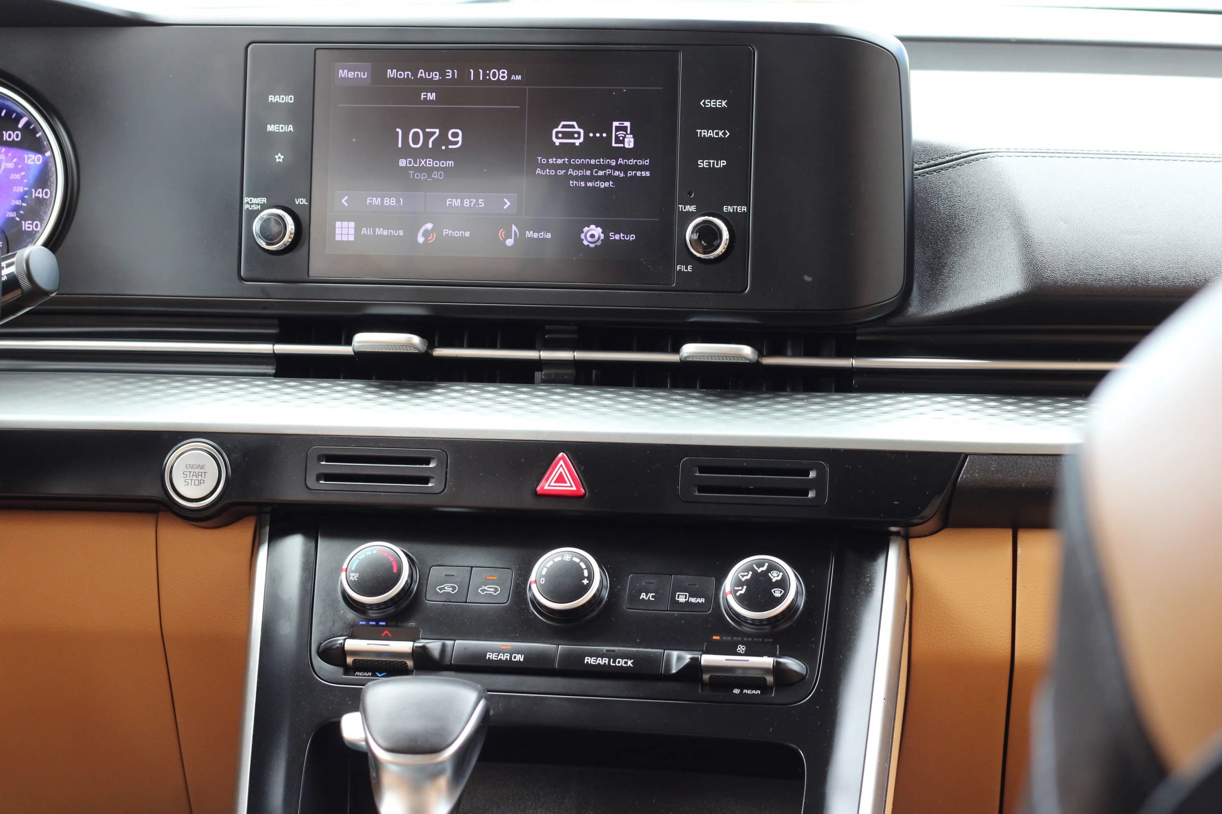 Used 2023 Kia Carnival LX FWD image 17