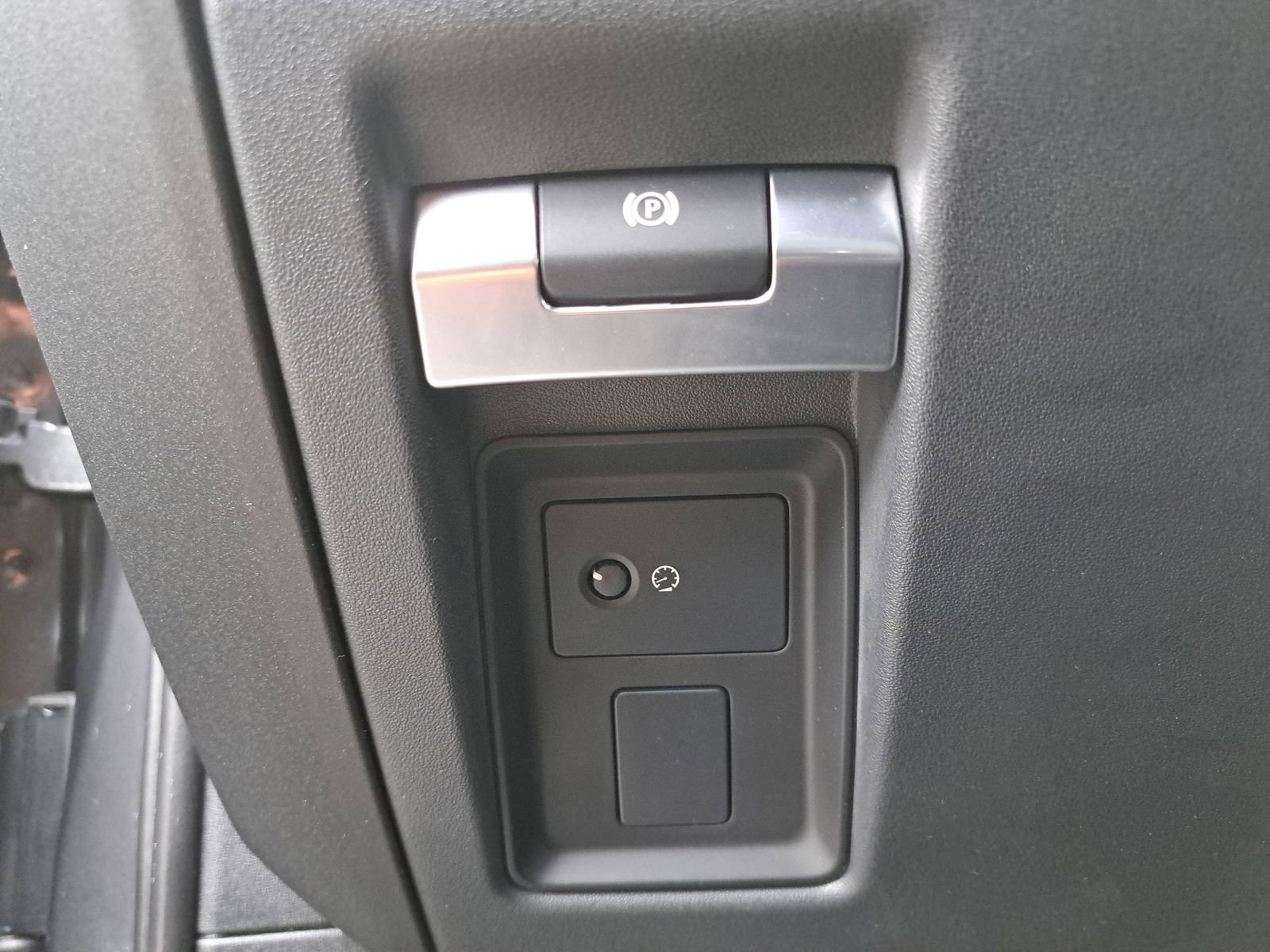 Used 2025 Land Rover Defender 110 V8 image 27