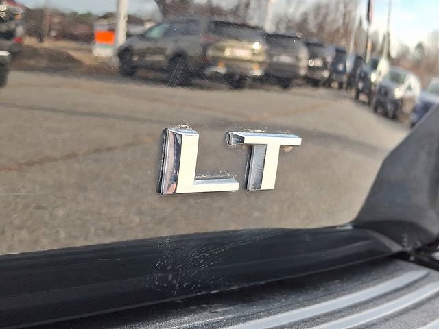 Used 2022 Chevrolet Suburban LT image 32