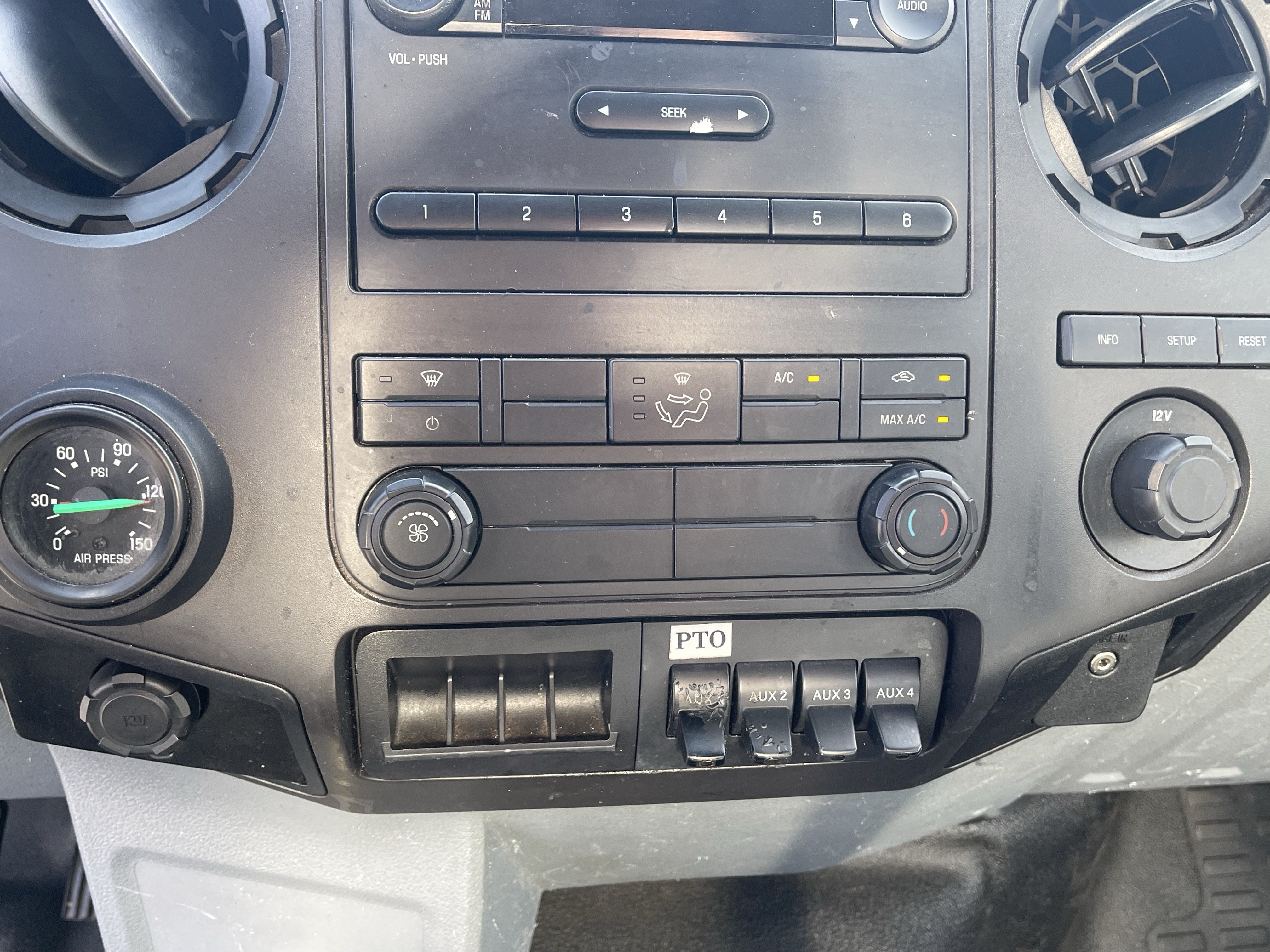 Used 2013 Ford F750 2WD Regular Cab Super Duty image 16