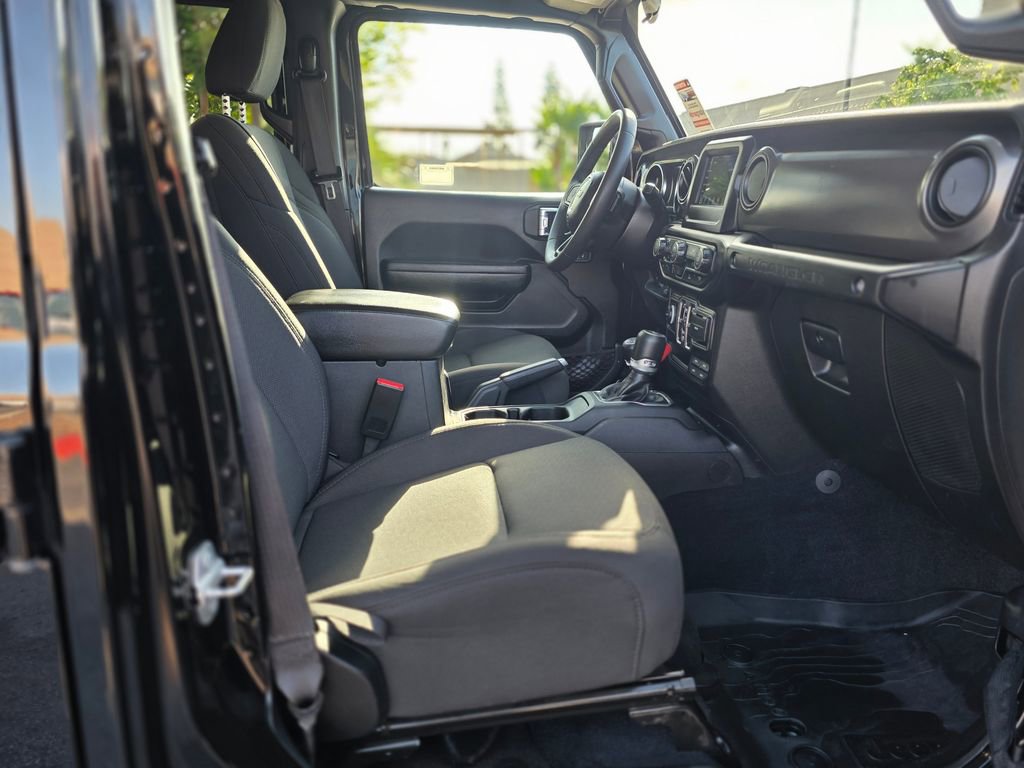 Used 2023 Jeep Wrangler Unlimited image 10