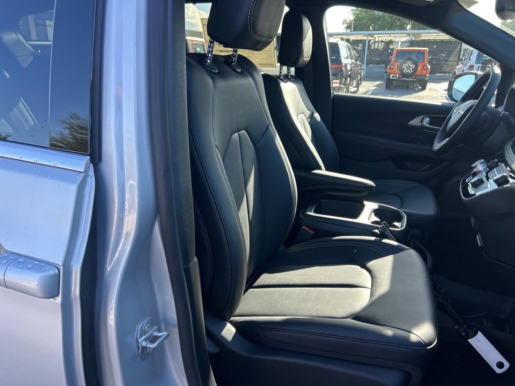 New 2026 Chrysler Pacifica Select image 21