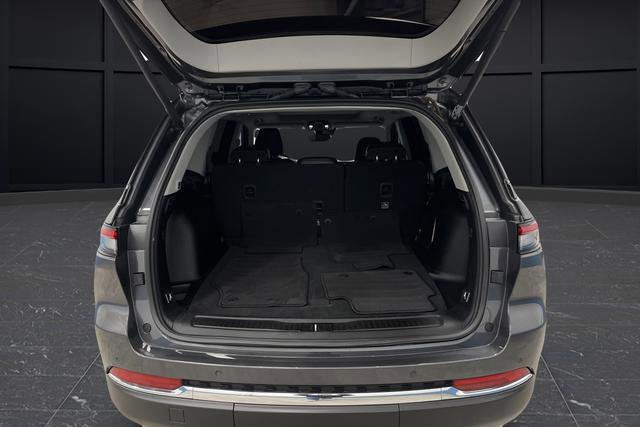 Used 2022 Jeep Grand Cherokee Limited image 15