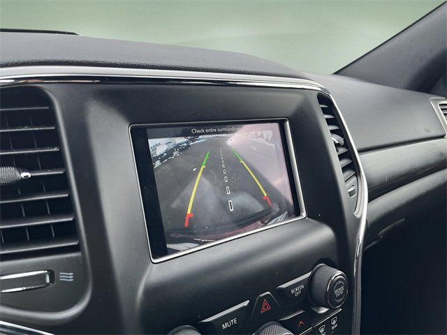 Used 2020 Jeep Grand Cherokee Laredo w/ Security & Convenience Group image 18