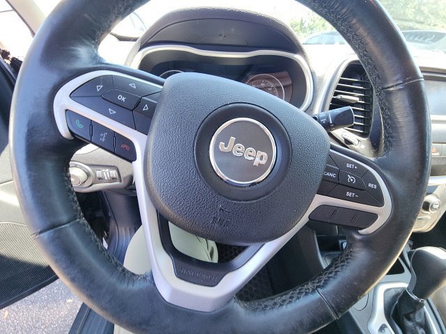 Used 2016 Jeep Cherokee Latitude w/ Cold Weather Group AWD/4WD image 24