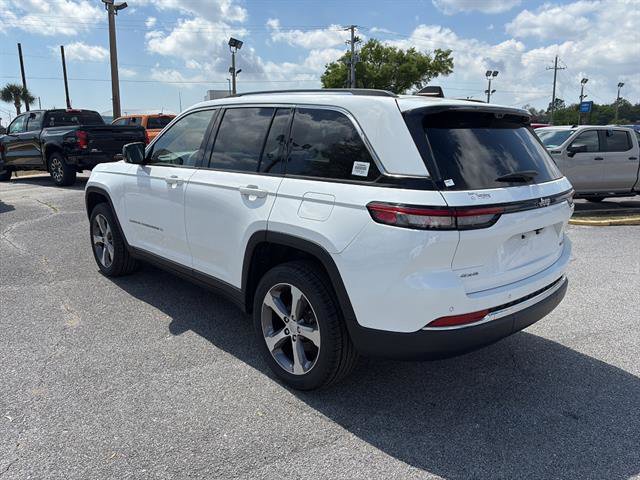 Used 2023 Jeep Grand Cherokee Limited w/ Luxury Tech Group II image 5