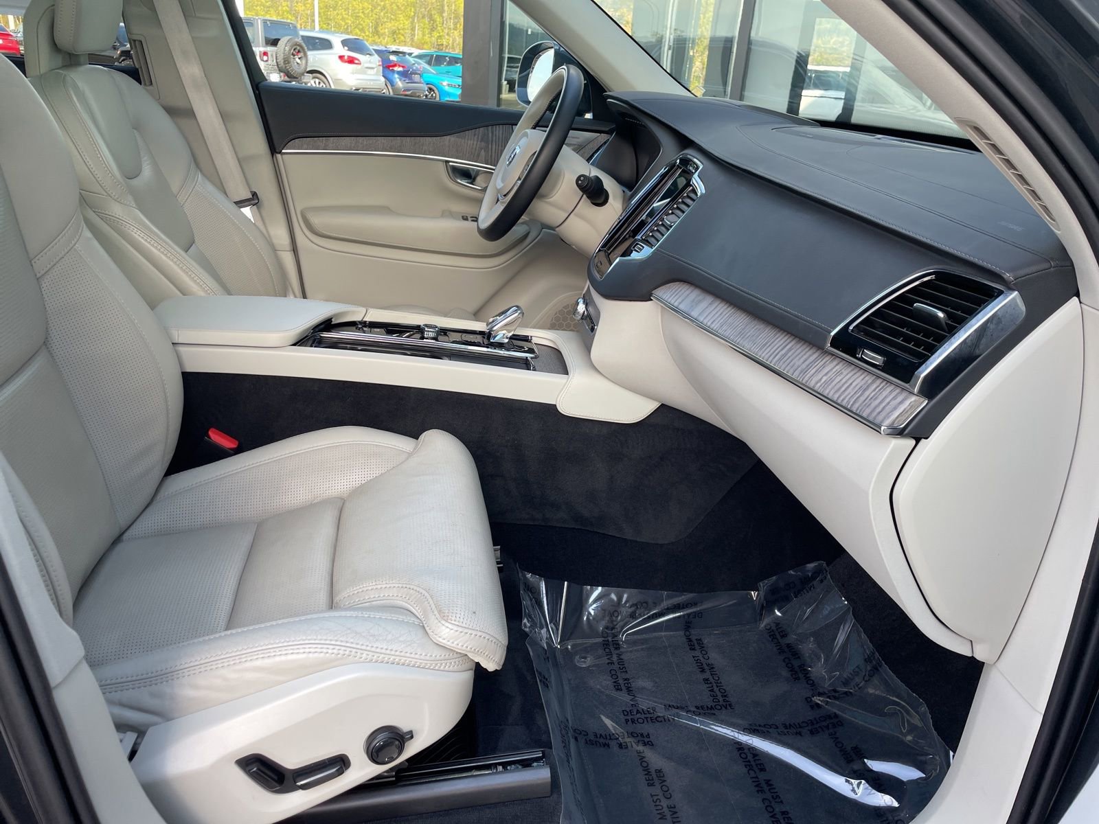 Used 2022 Volvo XC90 T8 Inscription image 17