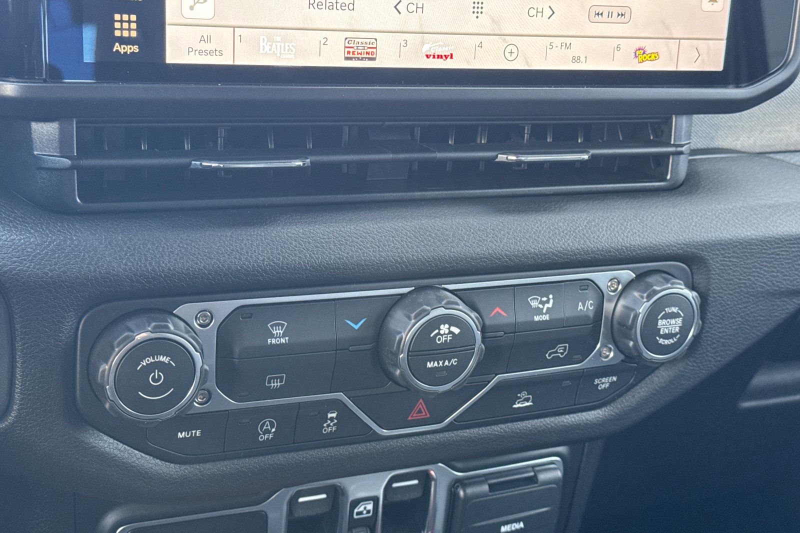 New 2026 Jeep Wrangler Unlimited Sport image 18