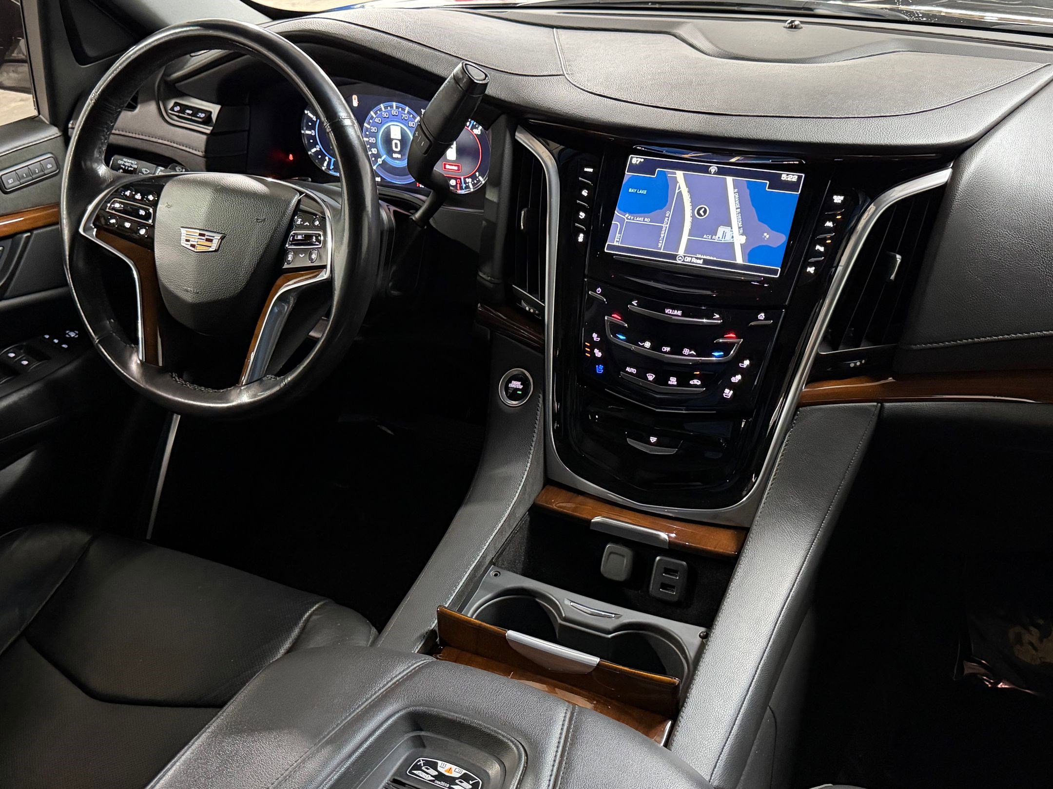 Used 2019 Cadillac Escalade Premium Luxury AWD/4WD image 4