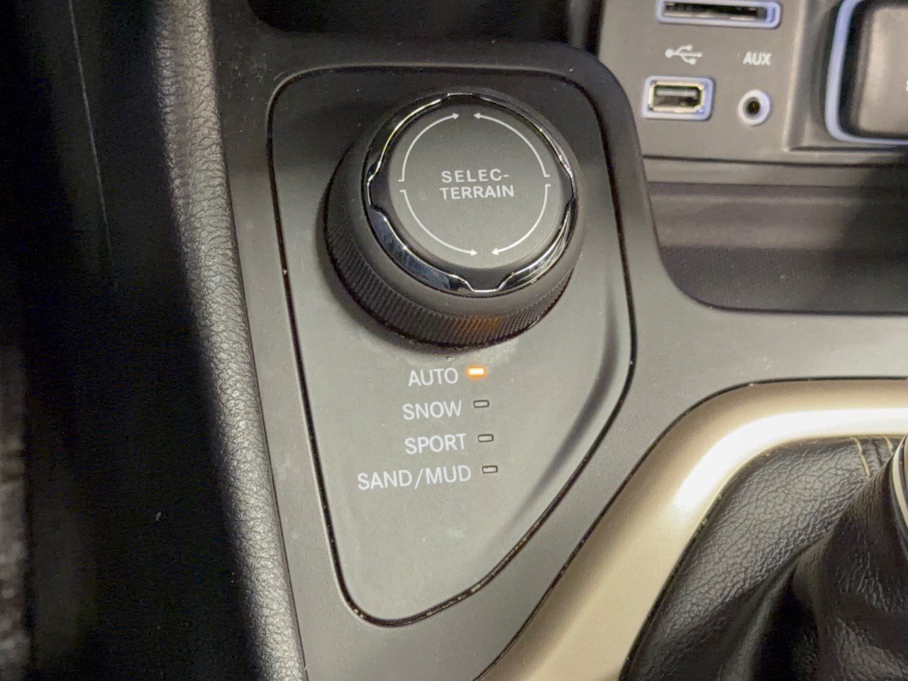 Used 2015 Jeep Cherokee Limited w/ Trailer Tow Group AWD/4WD image 33