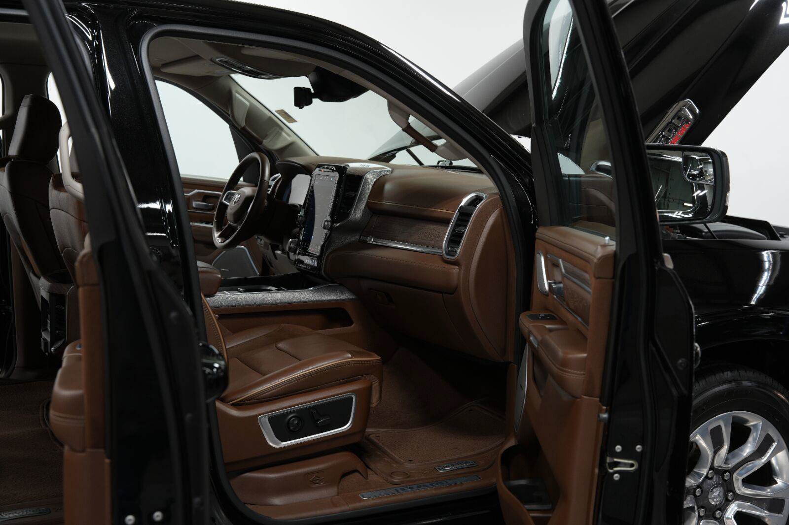Used 2023 RAM 1500 Limited AWD/4WD image 14