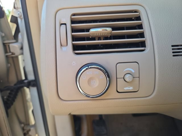 Used 2011 Buick Lucerne CXL FWD image 25