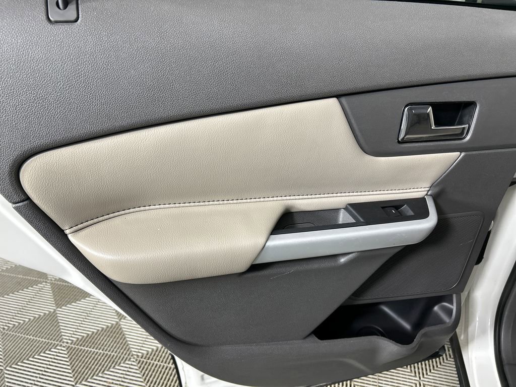 Used 2013 Ford Edge SE FWD image 17