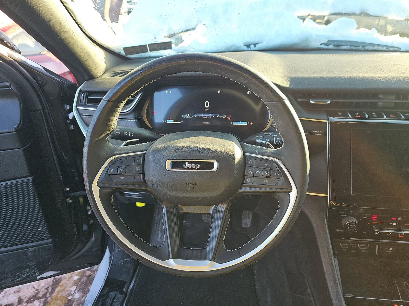 Used 2023 Jeep Grand Cherokee Altitude image 17