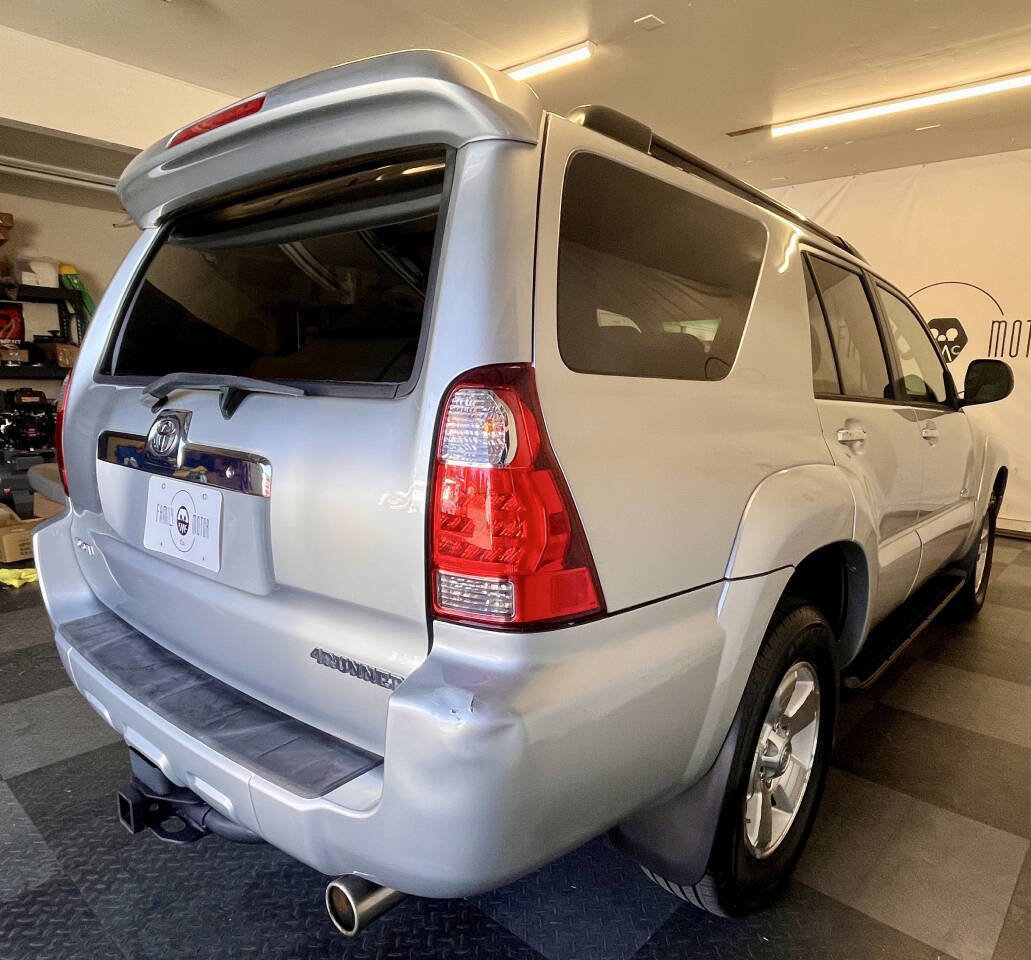 Used 2006 Toyota 4Runner SR5 AWD/4WD image 4
