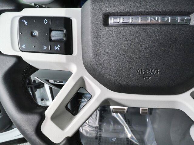 Used 2025 Land Rover Defender 110 X-Dynamic SE AWD/4WD image 10