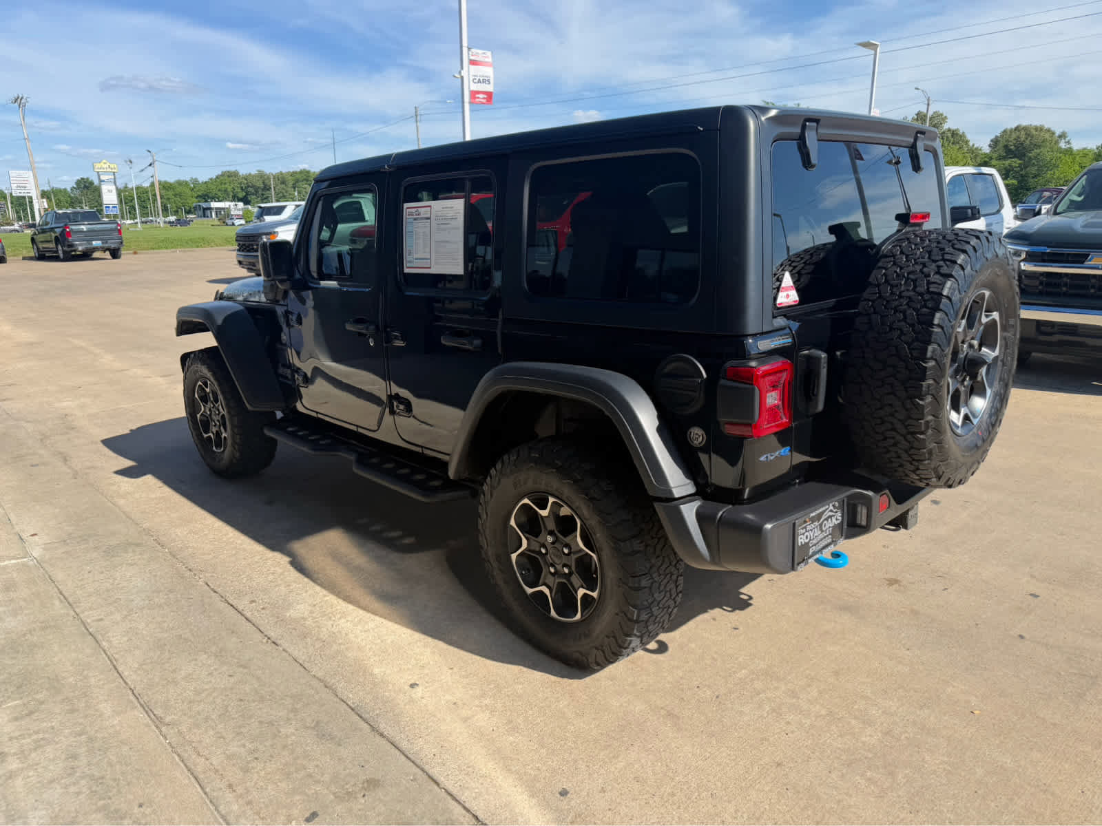 Used 2023 Jeep Wrangler Unlimited Rubicon 4xe w/ Cold Weather Group AWD/4WD image 4