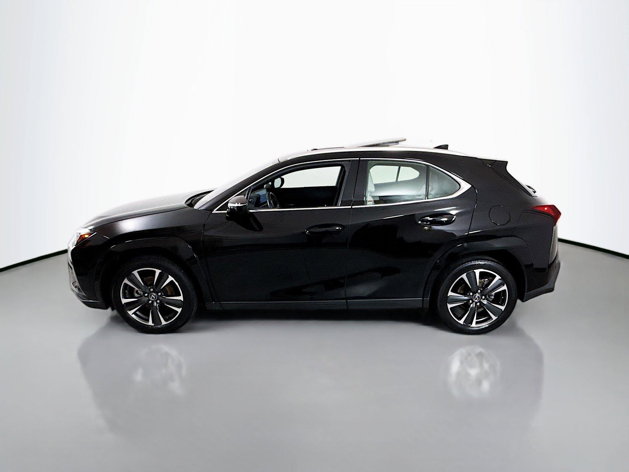 Used 2025 Lexus UX 300h AWD w/ Accessory Package (Z1) image 4