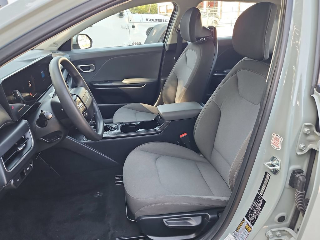 Used 2025 Kia K4 FWD image 25