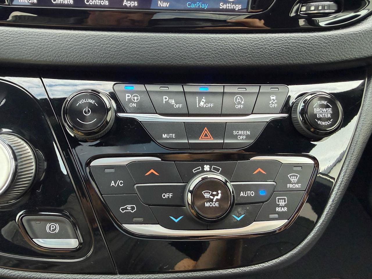 Used 2019 Chrysler Pacifica Touring-L FWD image 23