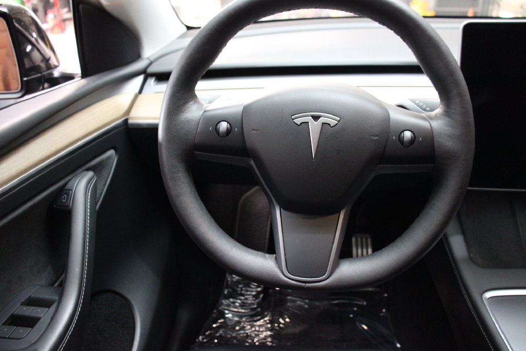 Used 2023 Tesla Model Y Performance AWD/4WD image 11