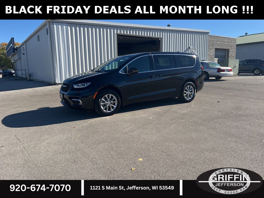 New 2026 Chrysler Pacifica Select