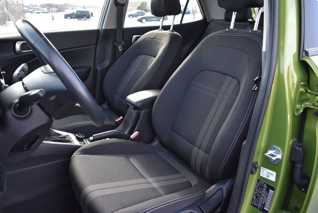 Used 2024 Hyundai Venue SEL image 13