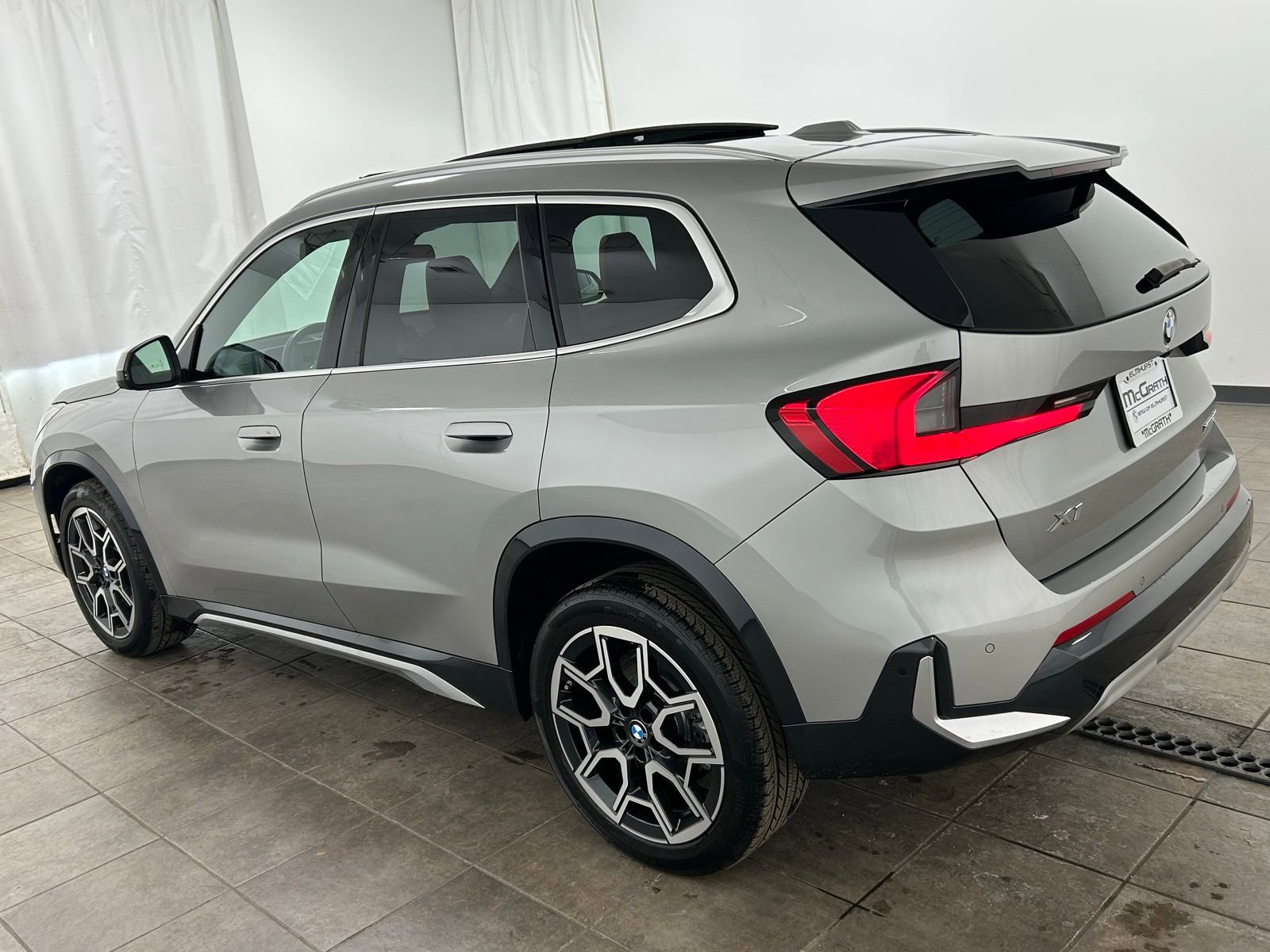 Used 2025 BMW X1 xDrive28i w/ Technology Package image 3