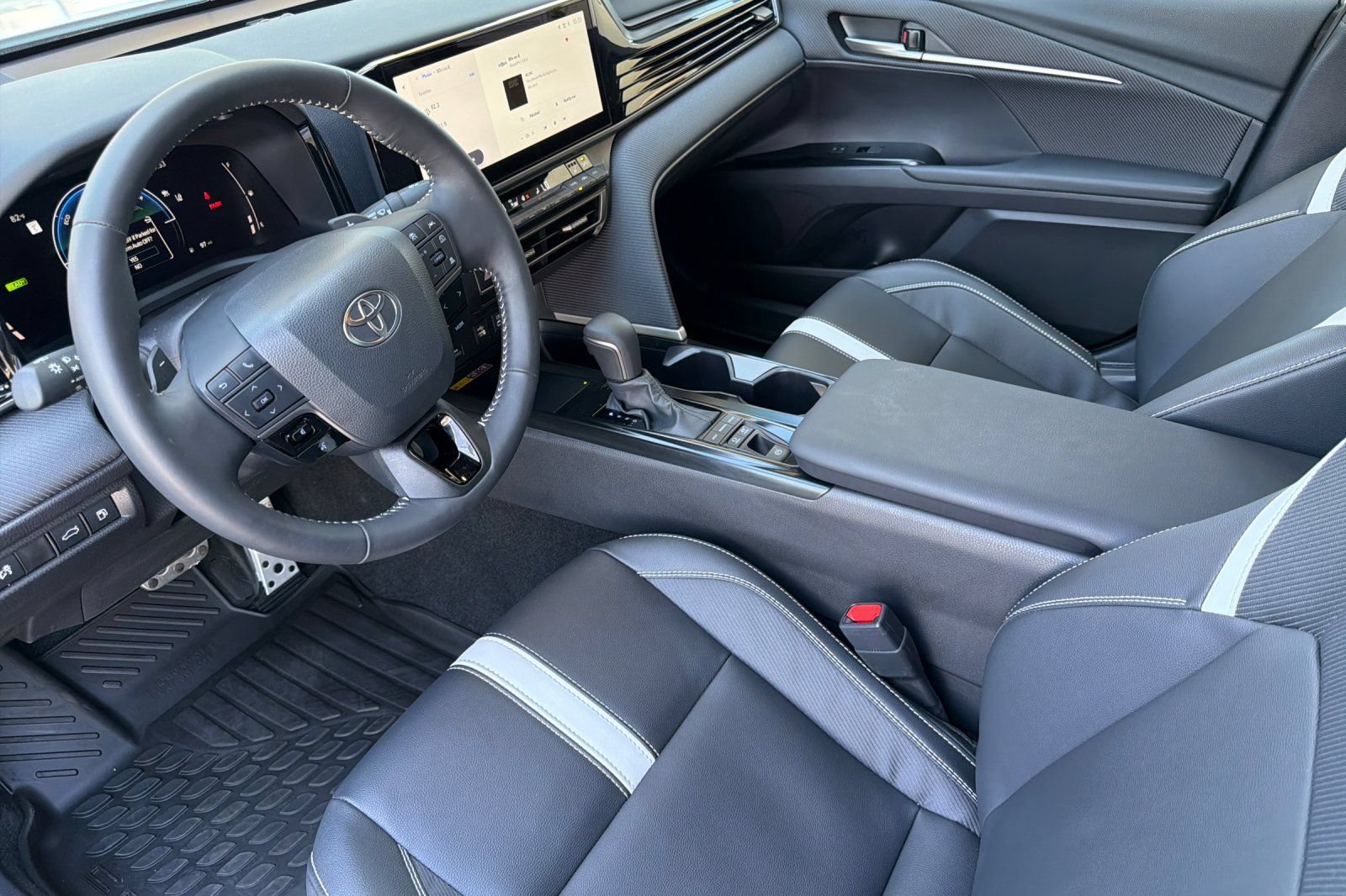 Used 2026 Toyota Camry SE w/ Multimedia Upgrade Package FWD image 11