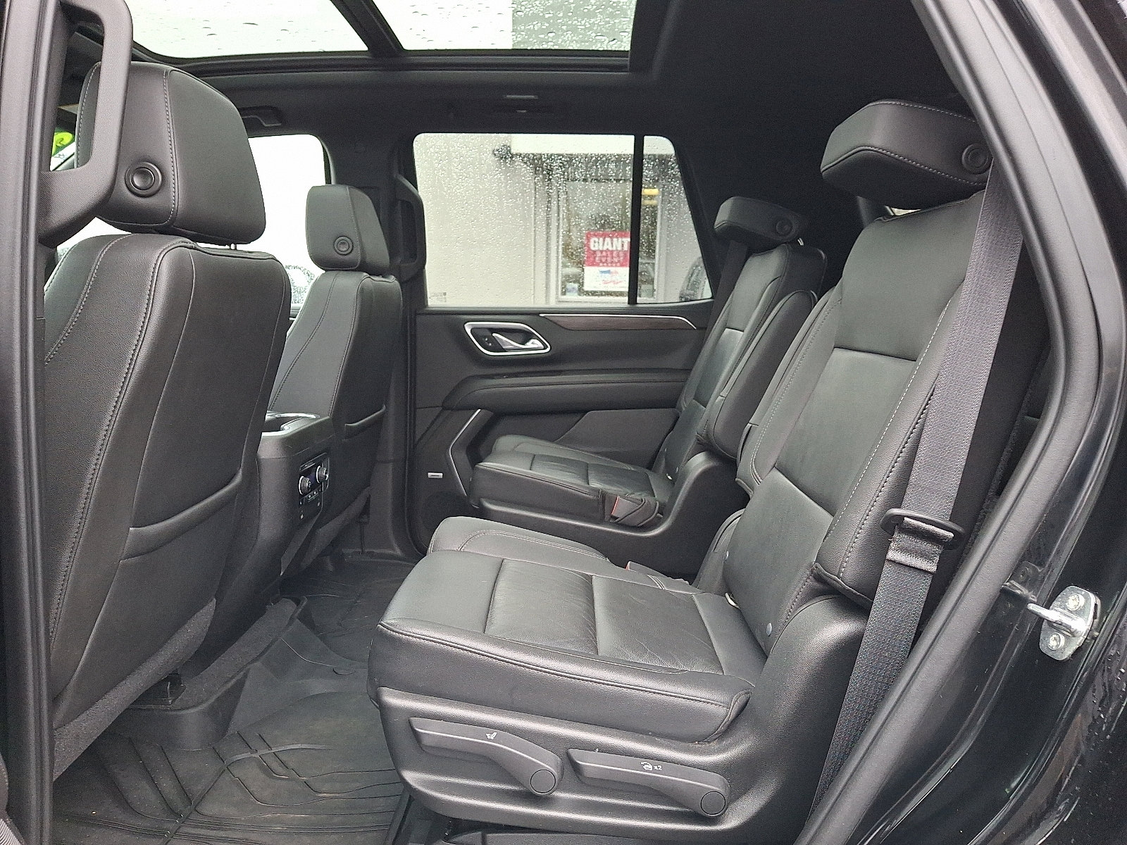 Used 2021 Chevrolet Tahoe LT w/ LT Signature Package image 11