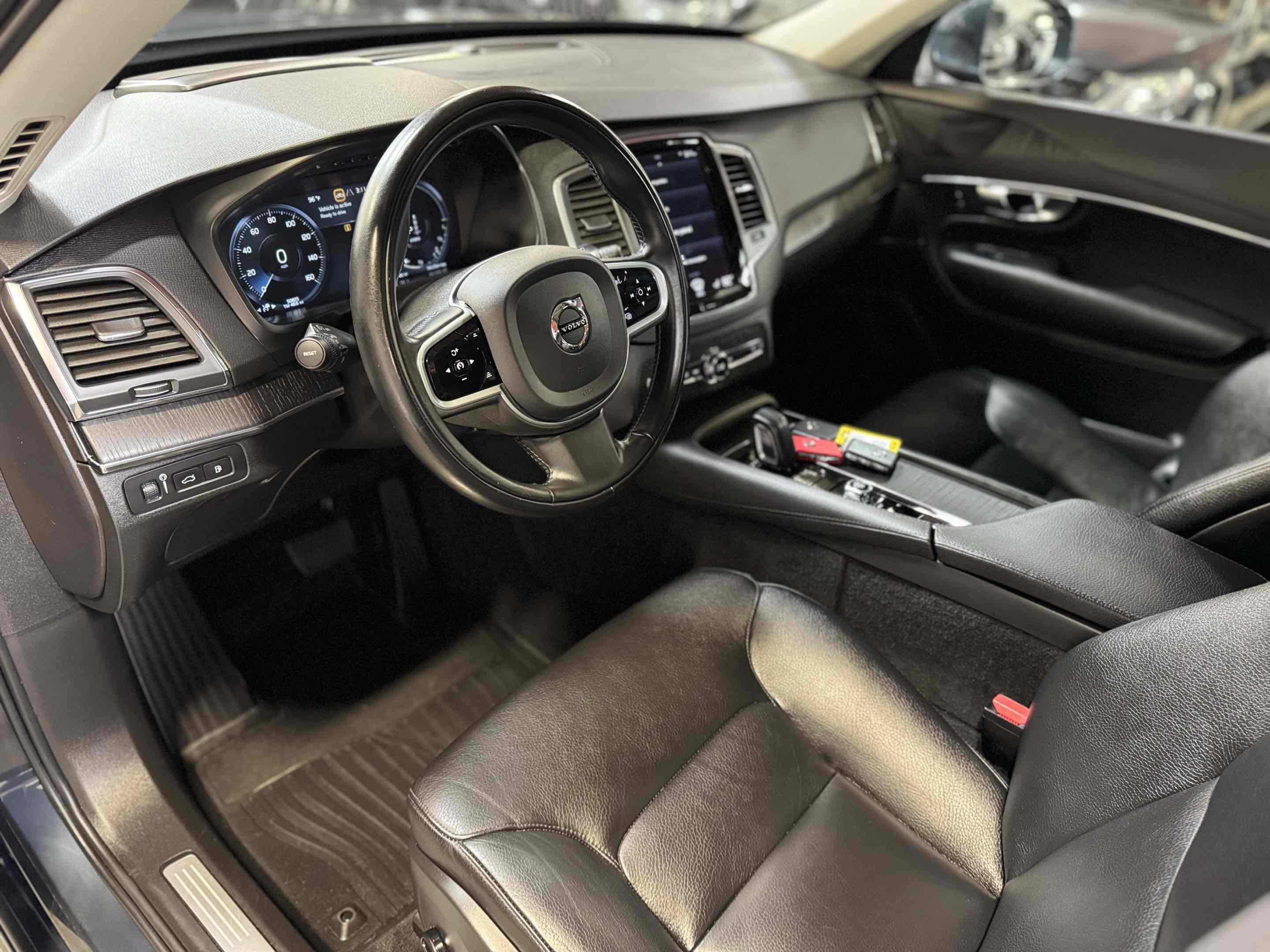 Used 2020 Volvo XC90 T8 Momentum w/ Protection Package Premier AWD/4WD image 3