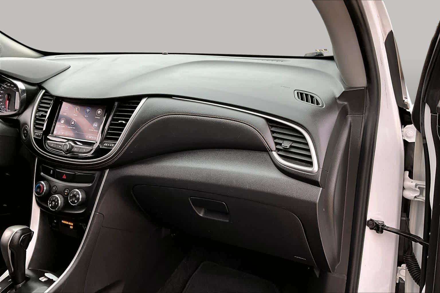 Used 2020 Chevrolet Trax LT w/ LT Convenience Package FWD image 19