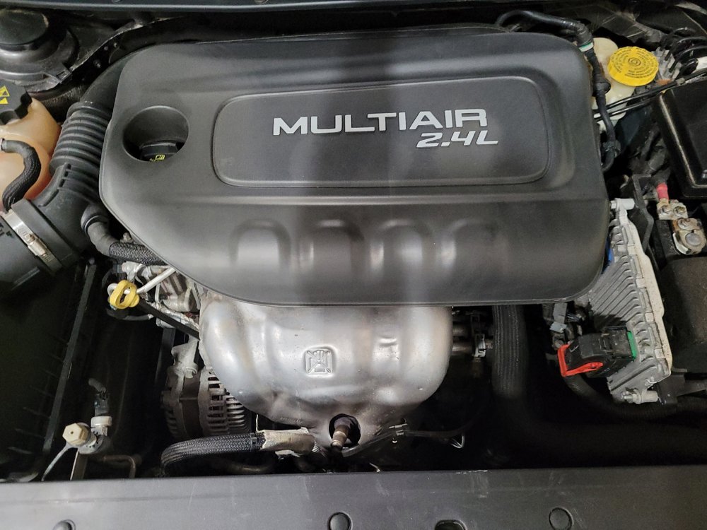 Used 2015 Chrysler 200 Limited FWD image 30
