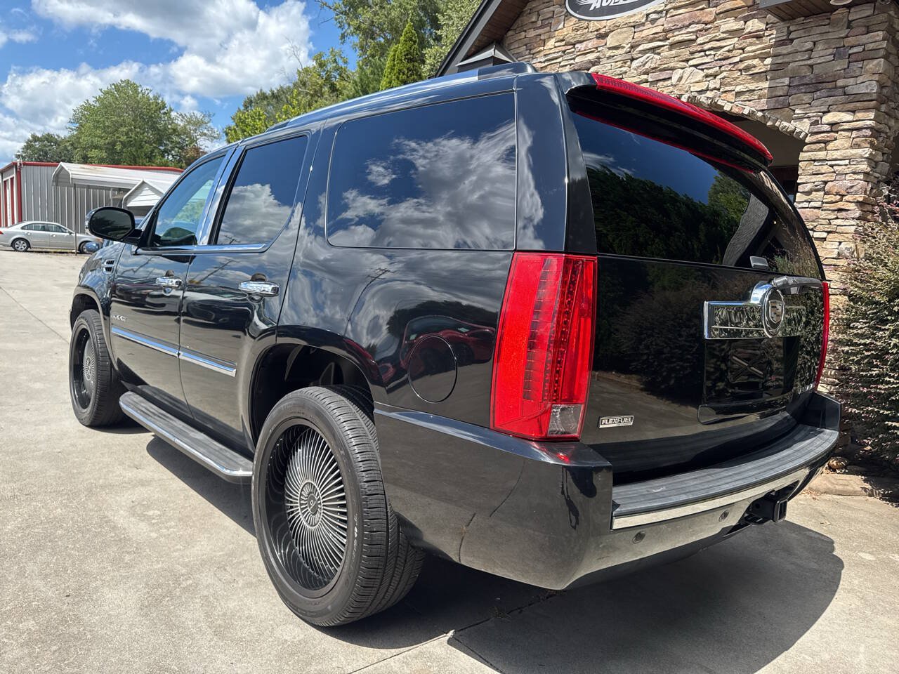 Used 2012 Cadillac Escalade Luxury AWD/4WD image 3