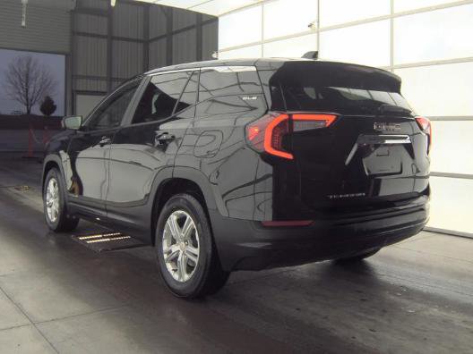 Used 2024 GMC Terrain SLE image 3