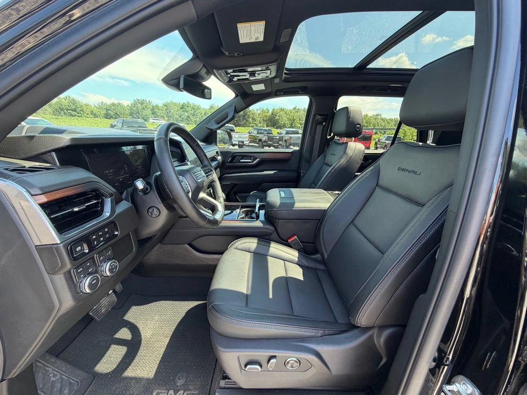 Used 2026 GMC Yukon Denali w/ Sun & Power Step Package AWD/4WD image 3
