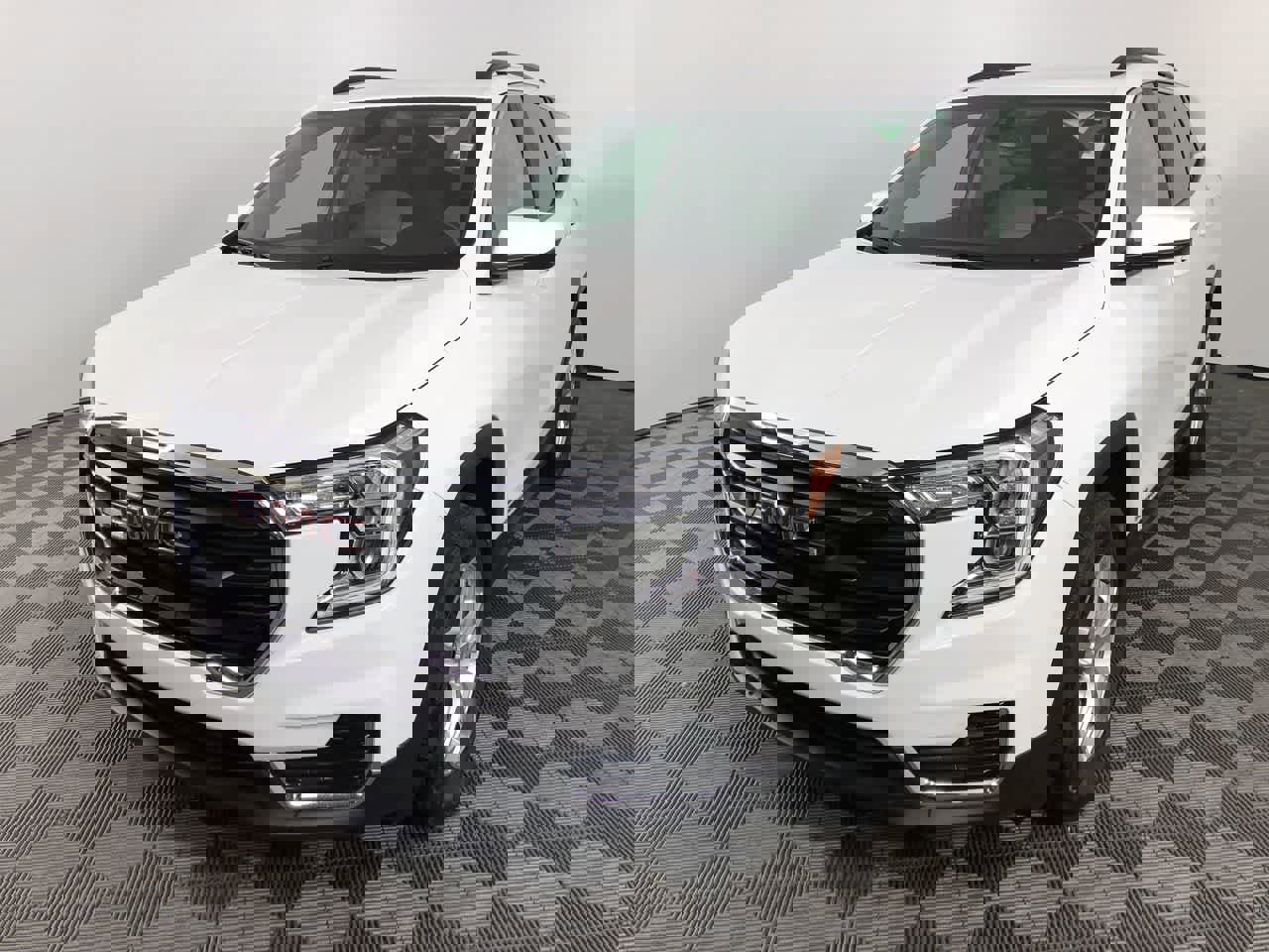 Used 2023 GMC Terrain SLE w/ Driver Convenience Package image 4