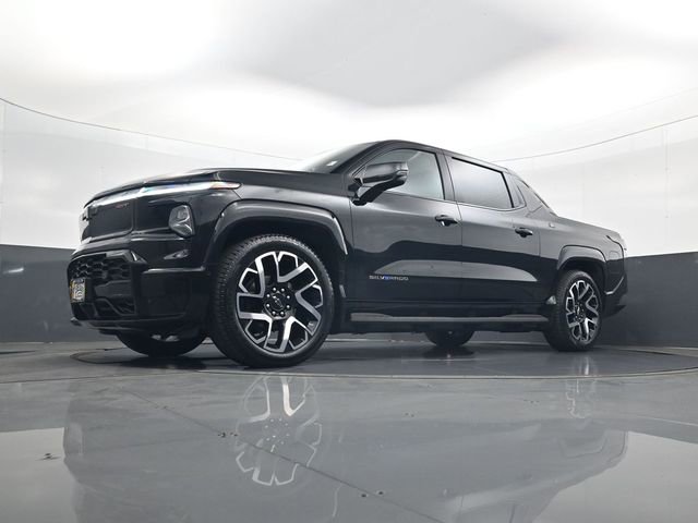 Certified 2025 Chevrolet Silverado EV RST AWD/4WD image 21