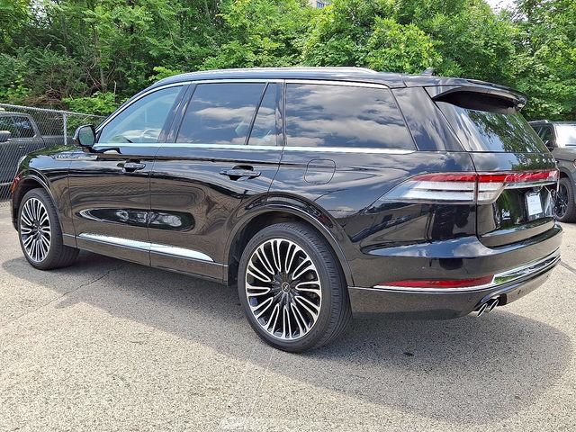 Certified 2024 Lincoln Aviator Black Label AWD/4WD image 4