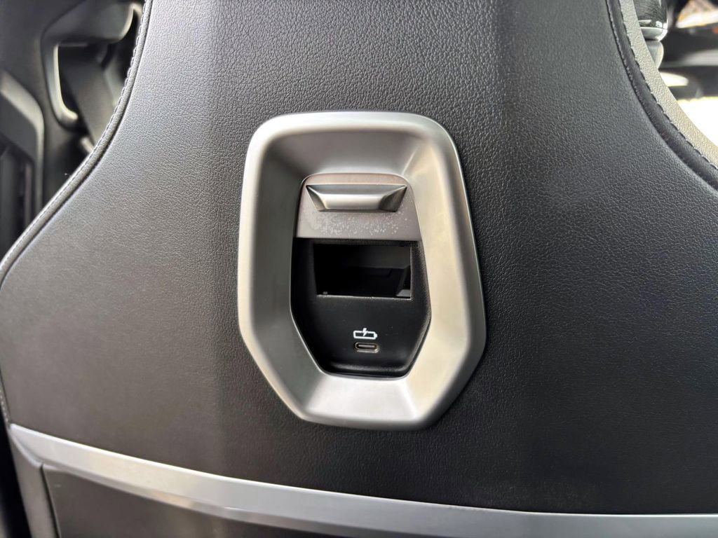 Used 2024 BMW 760i xDrive w/ Executive Package image 33