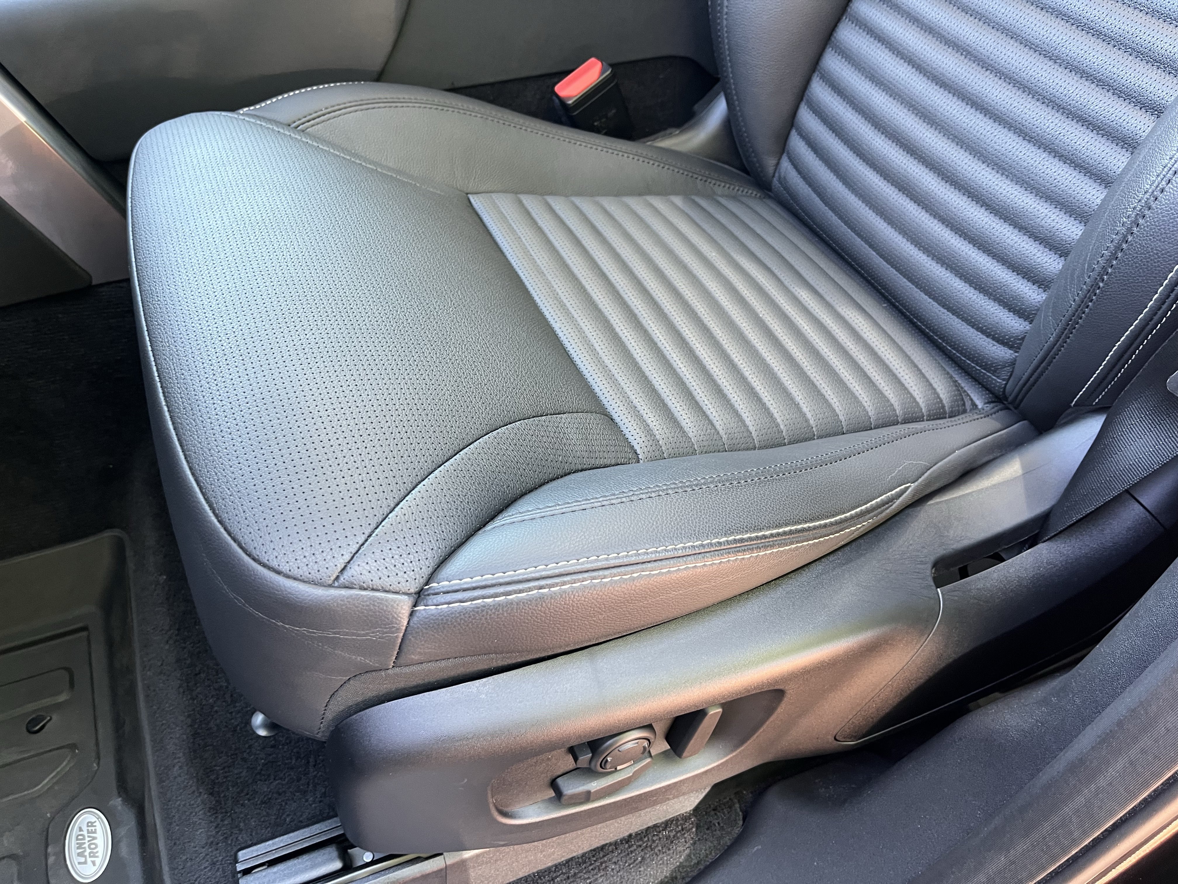 Certified 2024 Land Rover Discovery S AWD/4WD image 18
