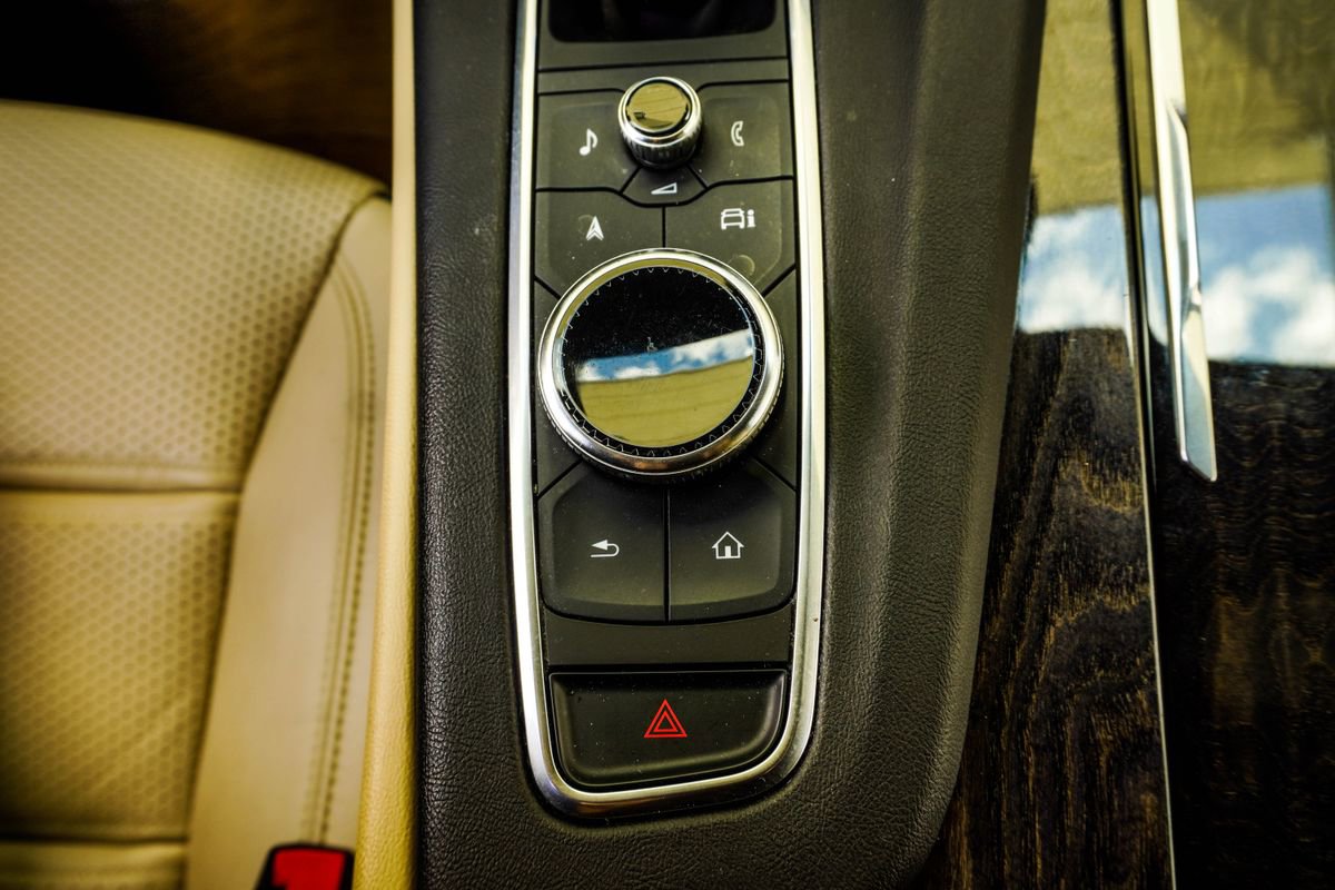 Used 2022 Cadillac Escalade Premium Luxury image 21