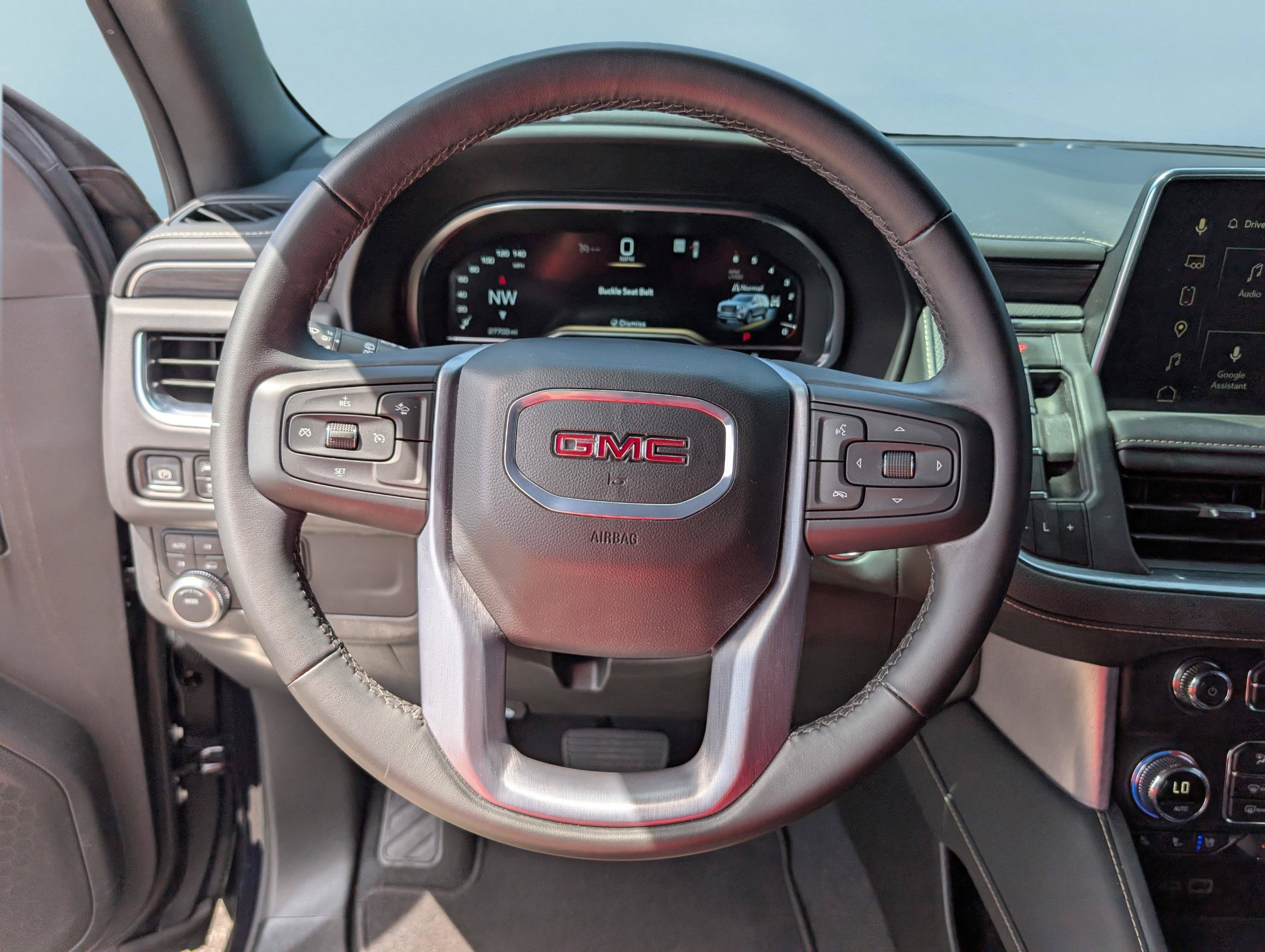 Used 2024 GMC Yukon SLT AWD/4WD image 21